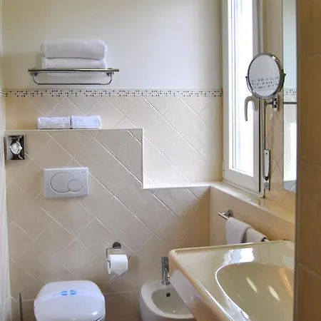 Aquila Hotel 3*