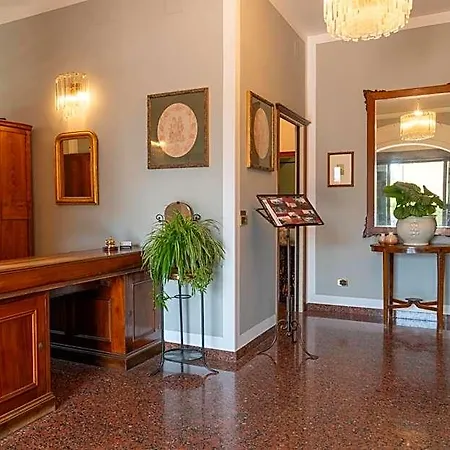 Aquila Hotel 3*