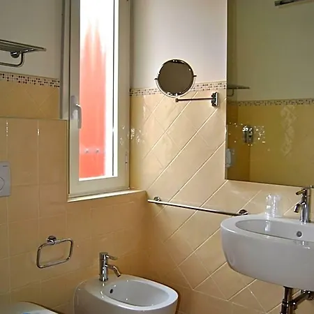 Aquila Hotel 3*